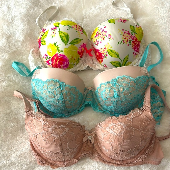 Victoria’s Secret Bra Bundle - Picture 1 of 6